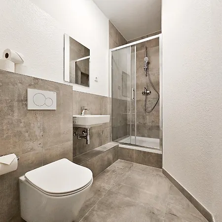 Tolstov - 3 - 25 Min Zur Messe Dus *